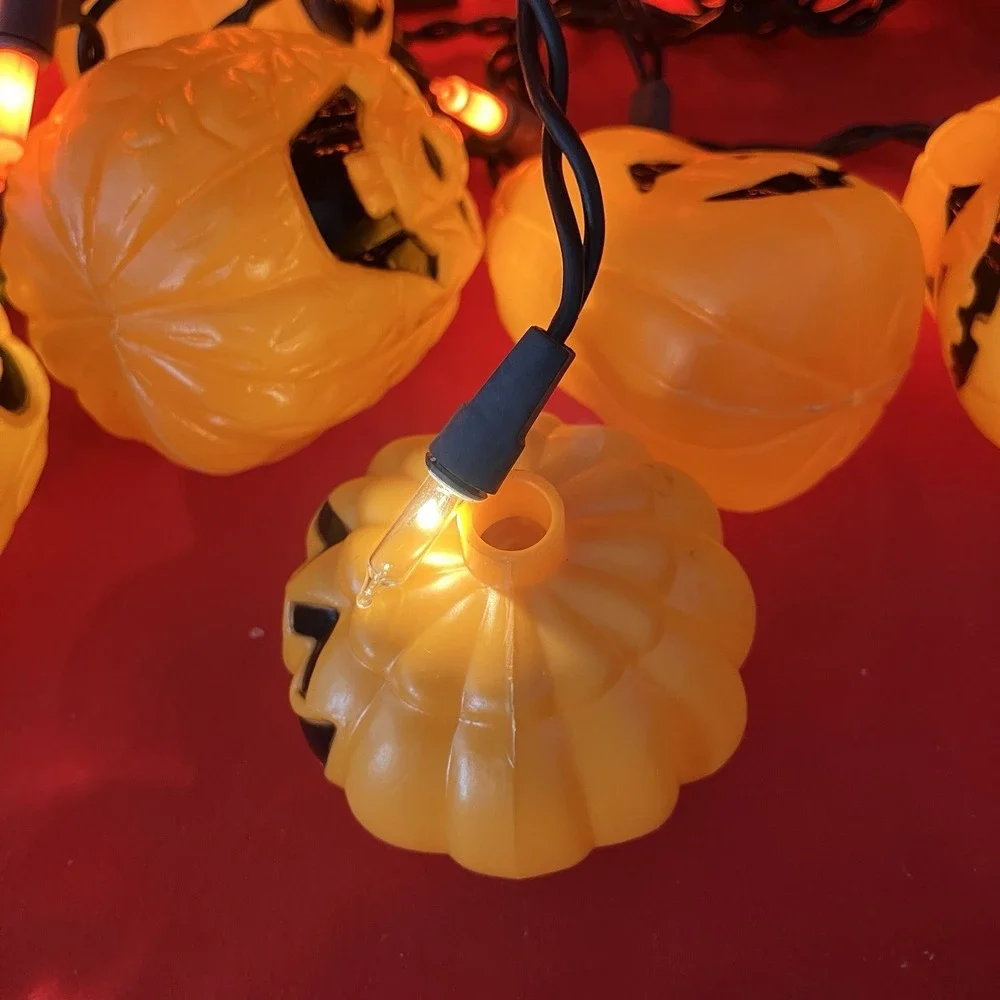 1 - Totally Ghoul 50 Curtain Lights W/ 10 Jack O Lantern Pumpkins / 9 Ft / Flaw